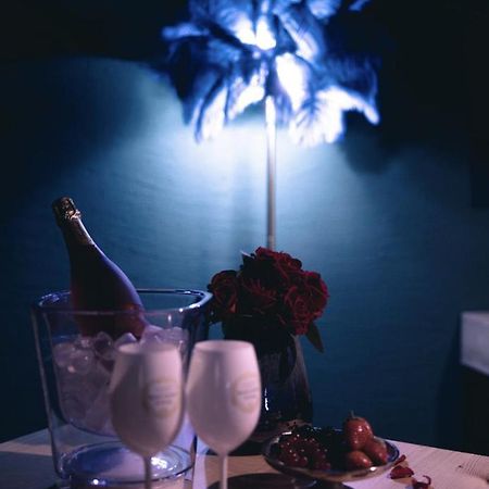 Erwachsenenhotel Bdsm Apartment Hotel Emotion Apartments Mit Privater Sauna Флото Екстериор снимка