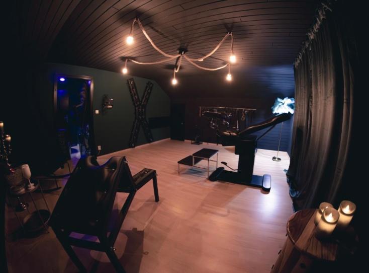 Erwachsenenhotel Bdsm Apartment Hotel Emotion Apartments Mit Privater Sauna Флото Екстериор снимка