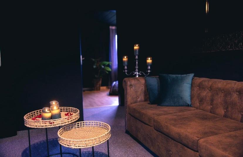 Erwachsenenhotel Bdsm Apartment Hotel Emotion Apartments Mit Privater Sauna Флото Екстериор снимка